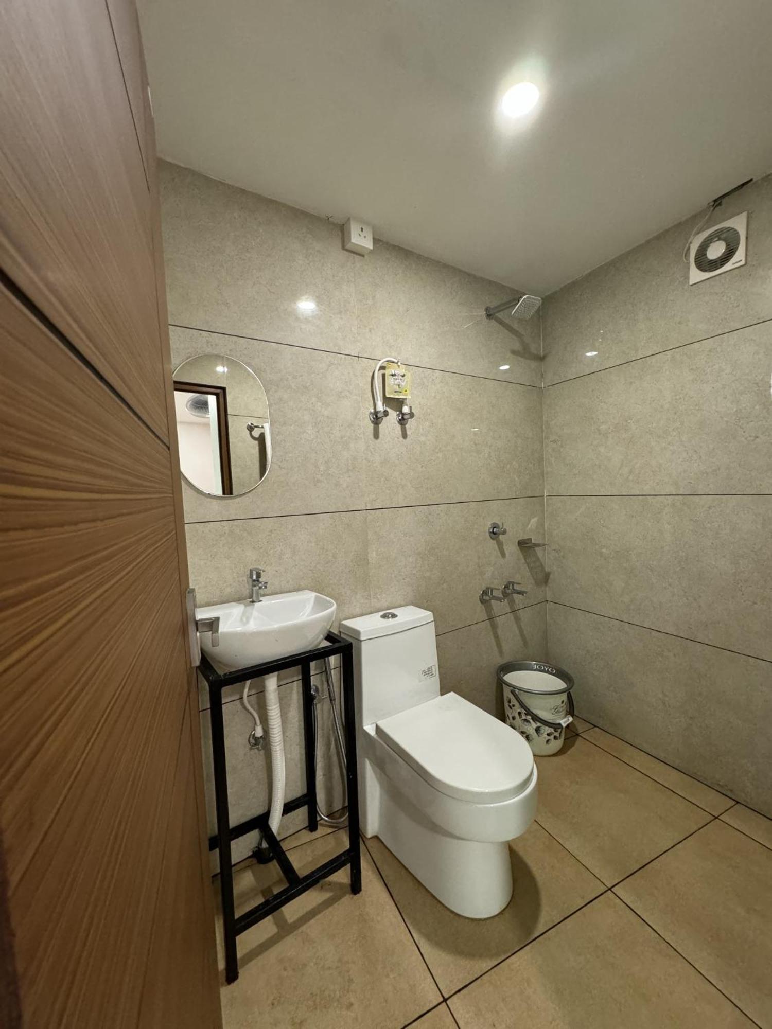 Amsher Suit Lulu Mall Road Hotel Kochi Luaran gambar