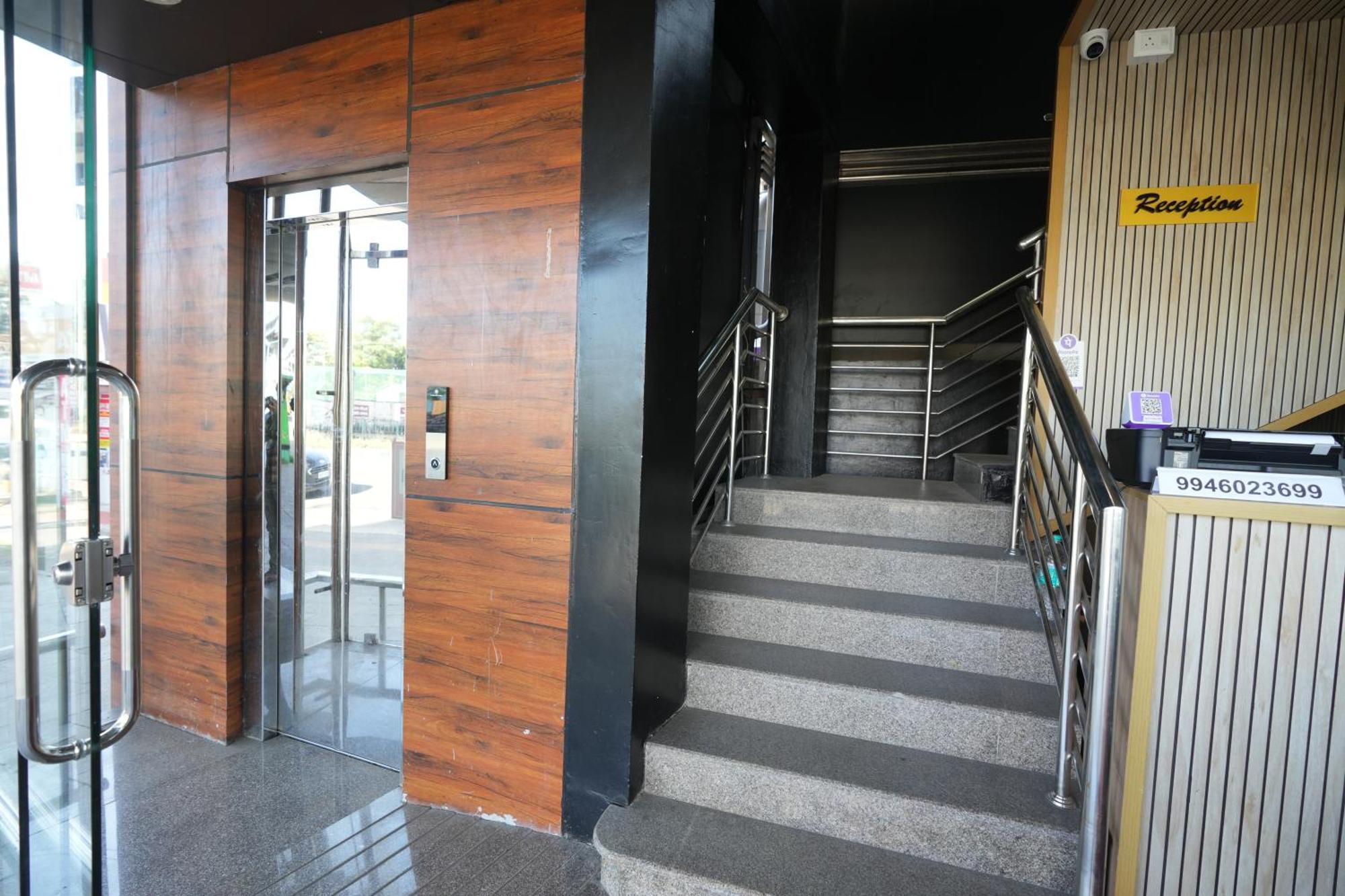 Amsher Suit Lulu Mall Road Hotel Kochi Luaran gambar
